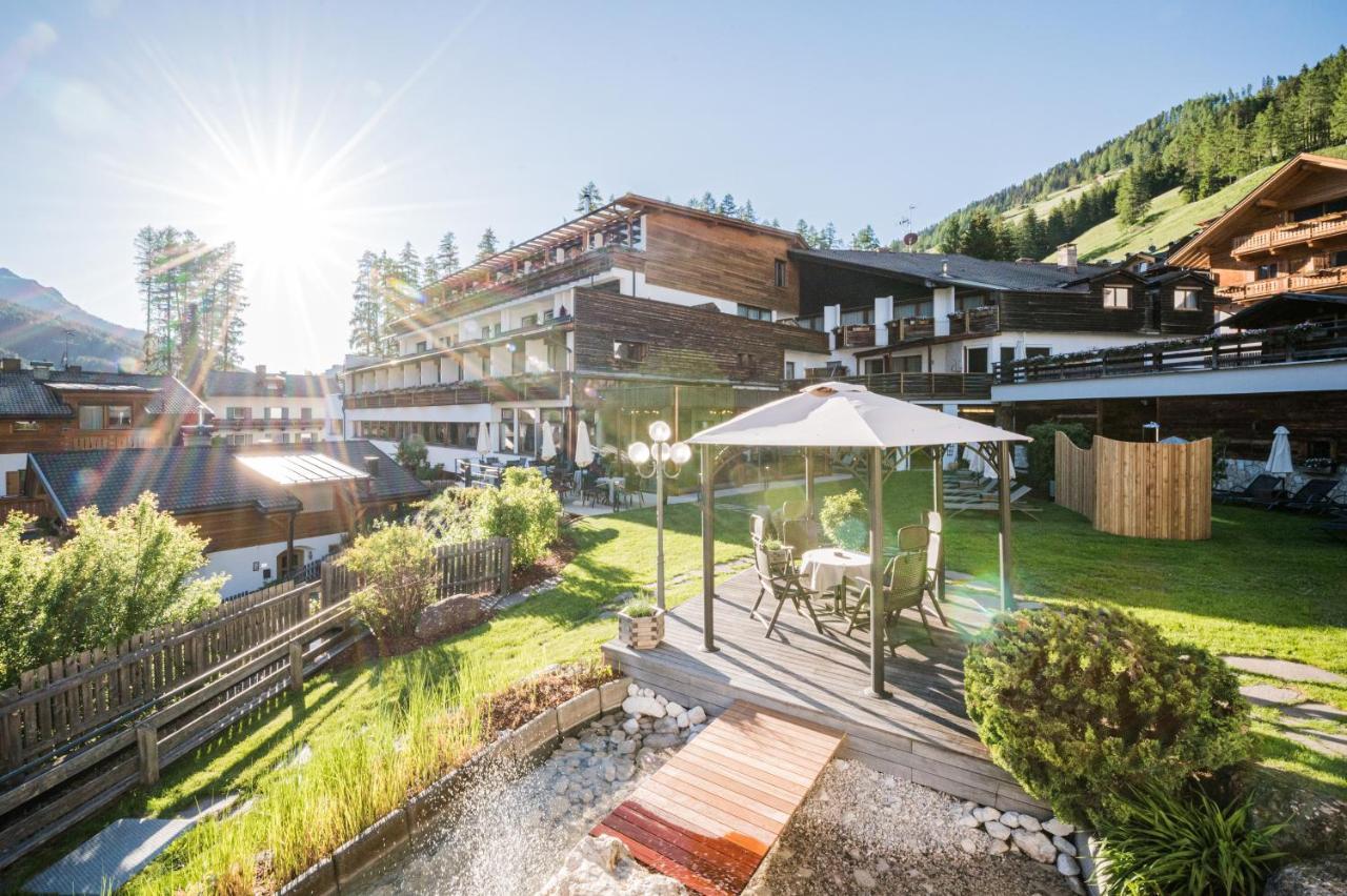 Alpenwellnesshotel St. Veit Sexten Bagian luar foto