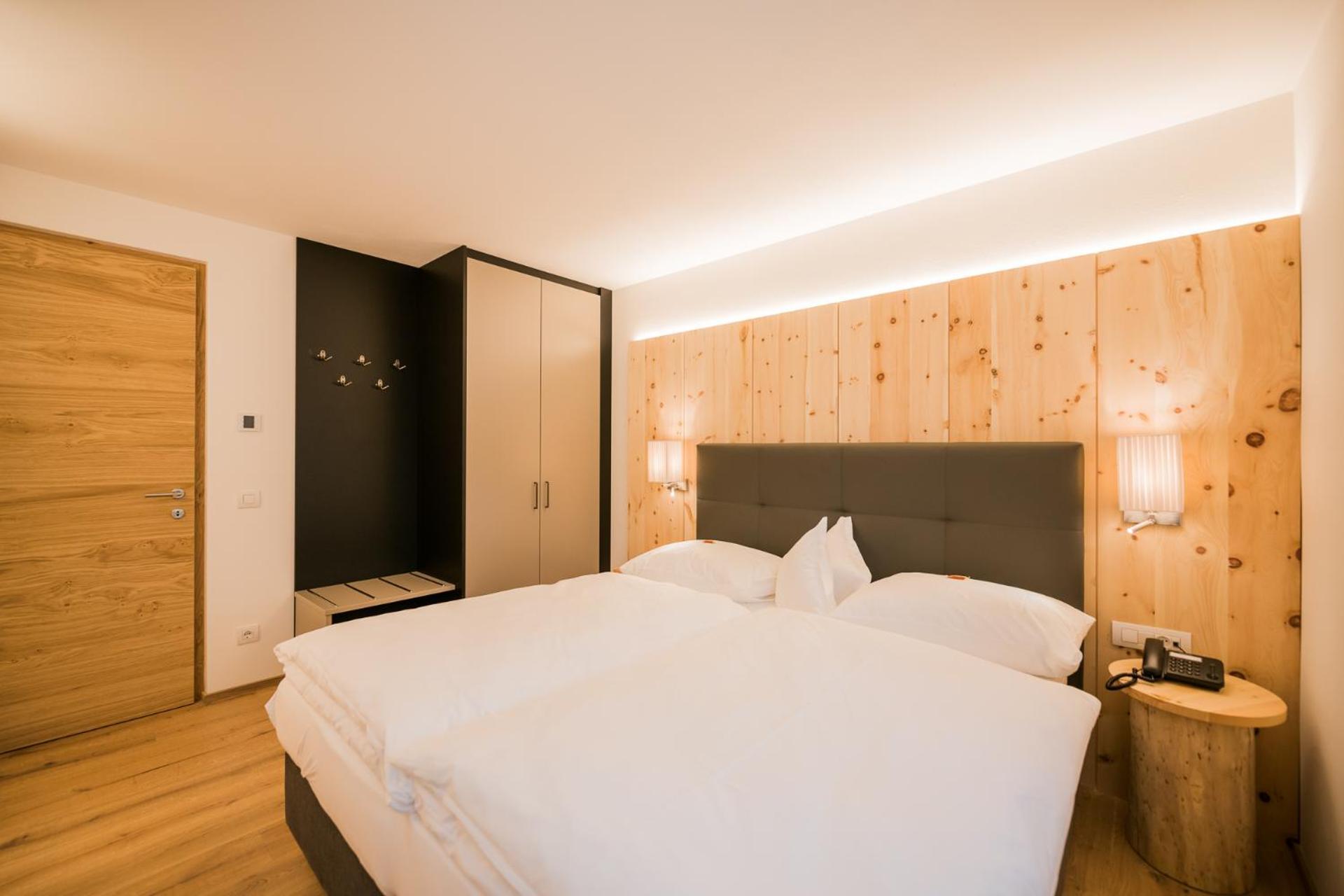 Alpenwellnesshotel St. Veit Sexten Ruang foto