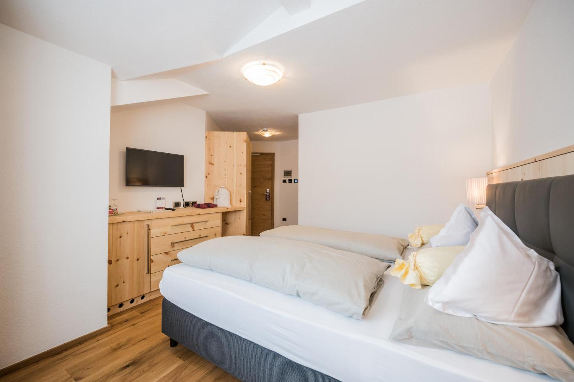 Alpenwellnesshotel St. Veit Sexten Bagian luar foto