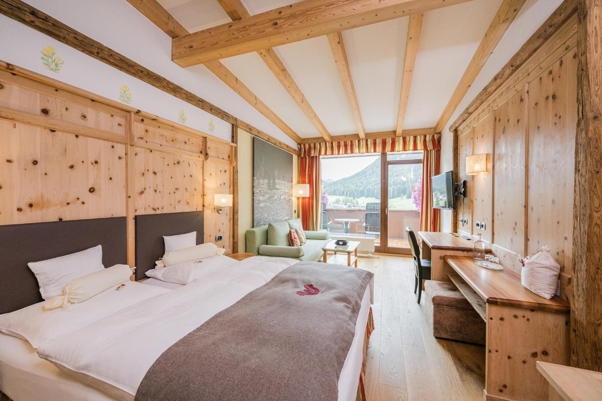 Alpenwellnesshotel St. Veit Sexten Bagian luar foto