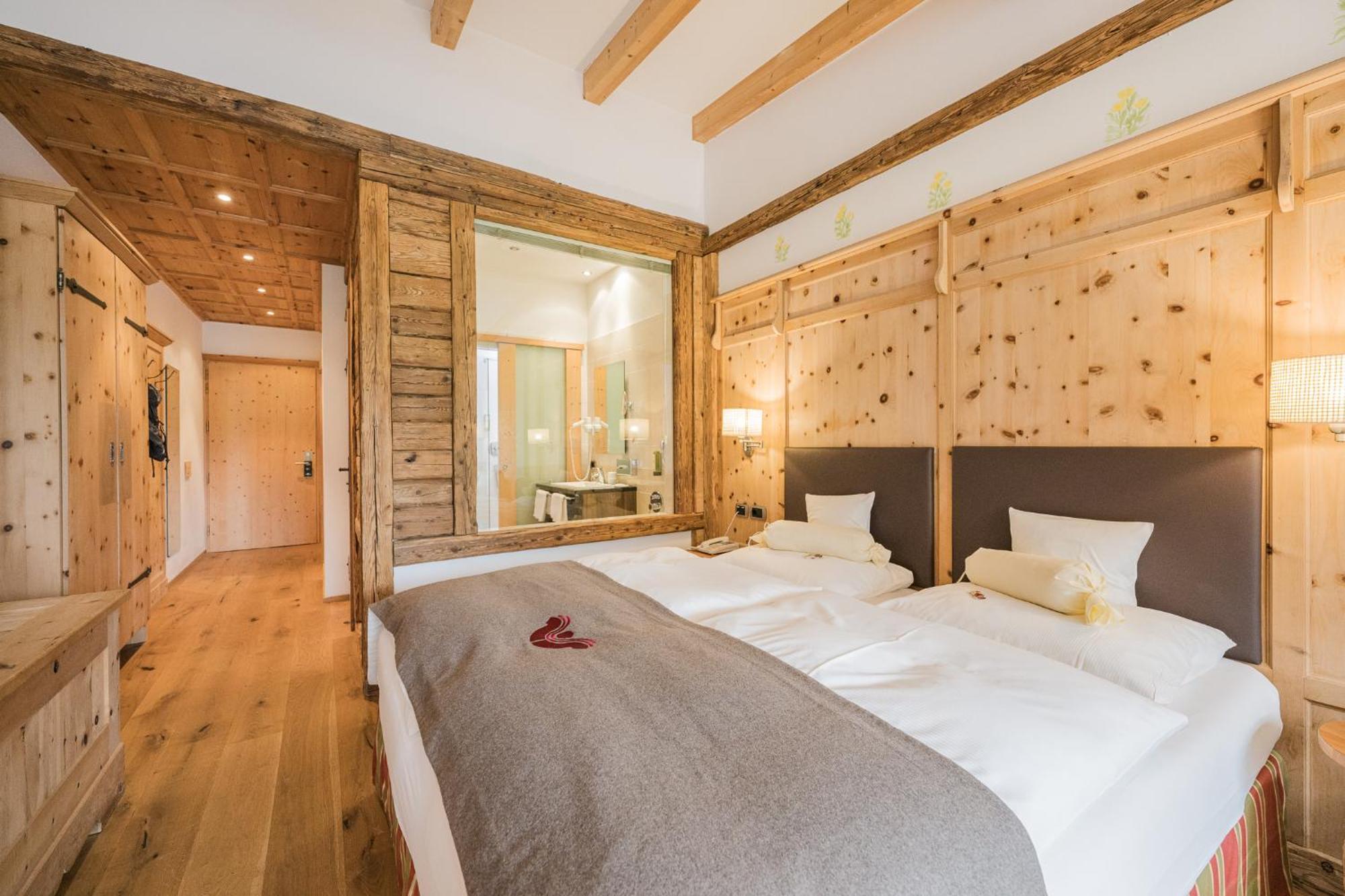 Alpenwellnesshotel St. Veit Sexten Bagian luar foto