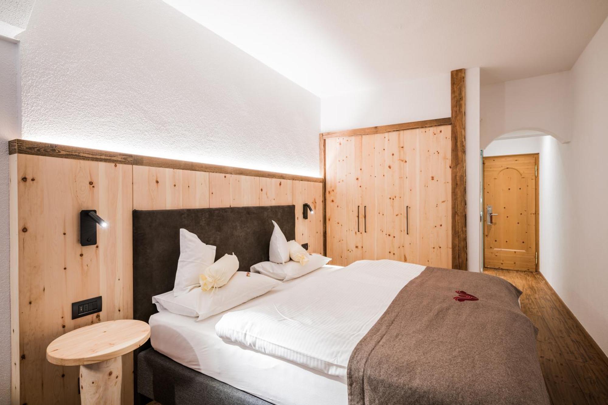 Alpenwellnesshotel St. Veit Sexten Bagian luar foto