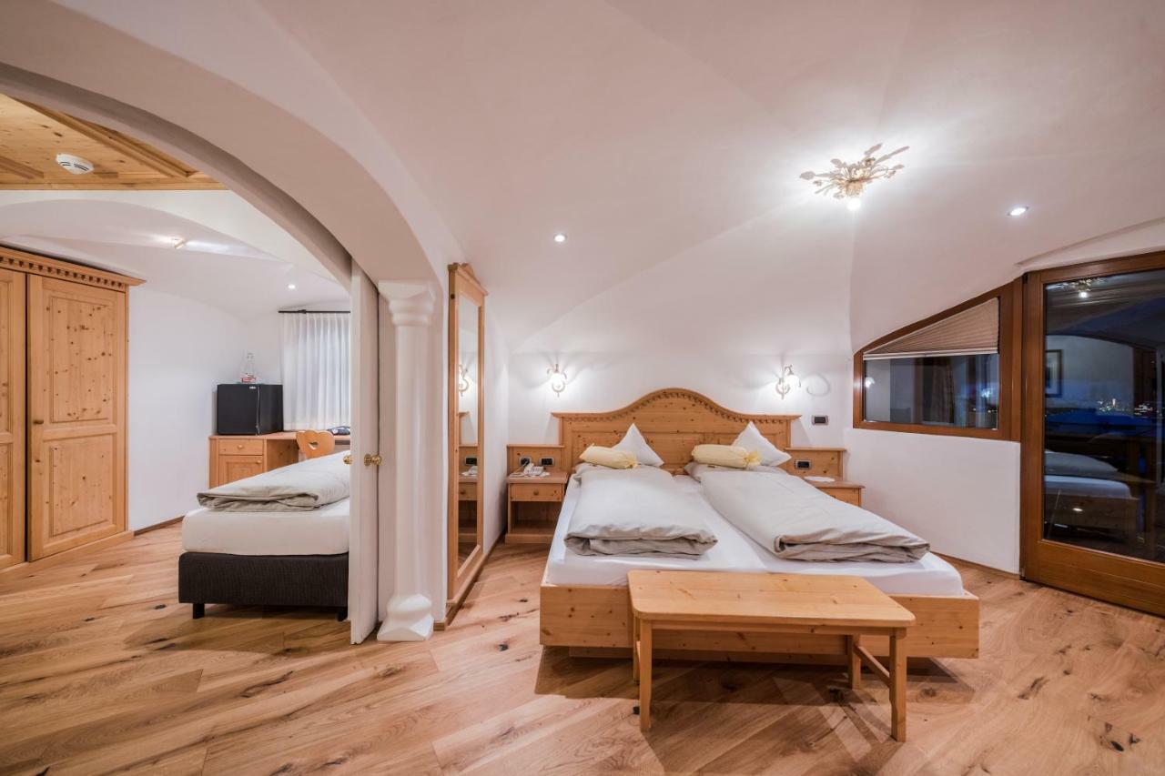Alpenwellnesshotel St. Veit Sexten Bagian luar foto
