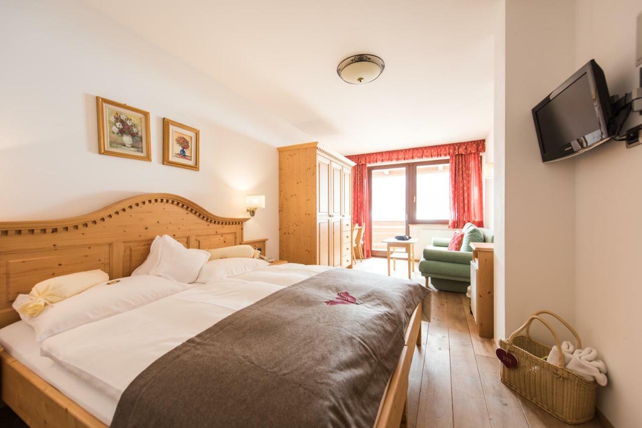 Alpenwellnesshotel St. Veit Sexten Ruang foto